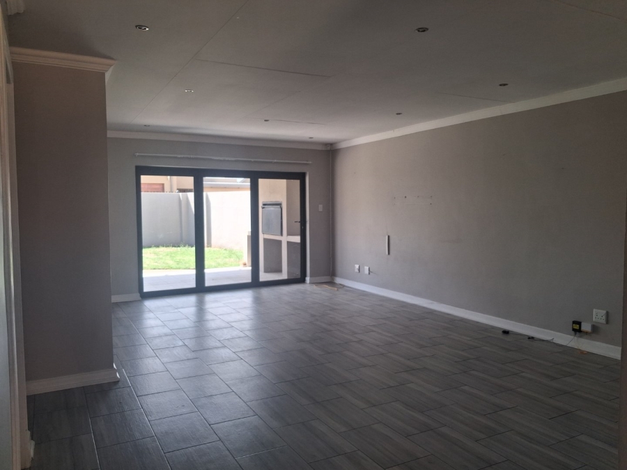 To Let 3 Bedroom Property for Rent in Hillside Free State